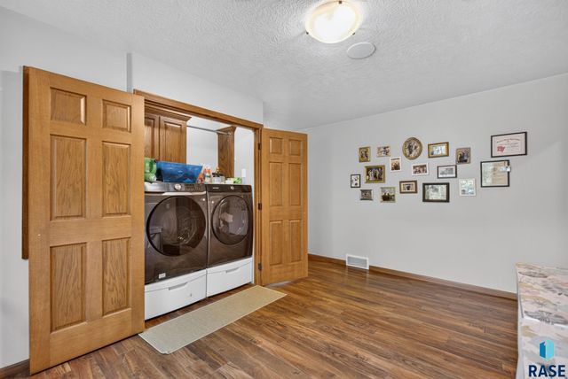 708 E Alder Ln Lane, Sioux Falls, SD 57105