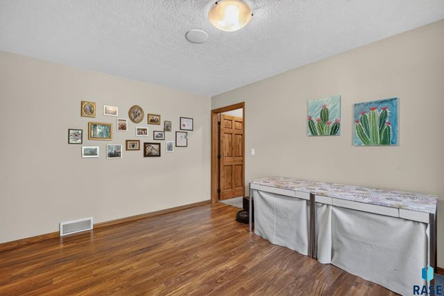 708 E Alder Ln Lane, Sioux Falls, SD 57105