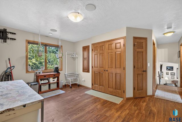 708 E Alder Ln Lane, Sioux Falls, SD 57105