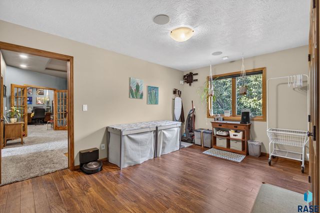 708 E Alder Ln Lane, Sioux Falls, SD 57105
