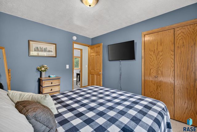 708 E Alder Ln Lane, Sioux Falls, SD 57105