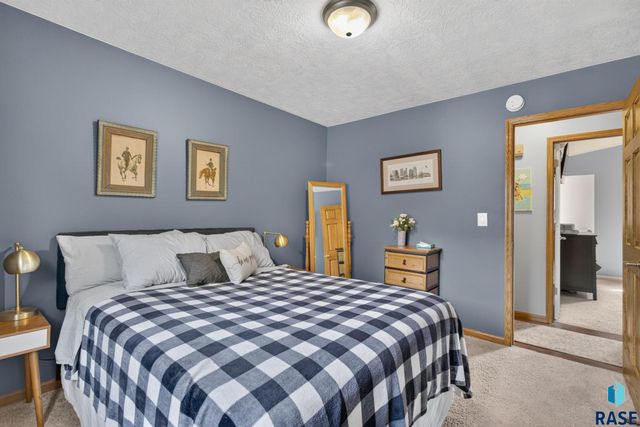 708 E Alder Ln Lane, Sioux Falls, SD 57105