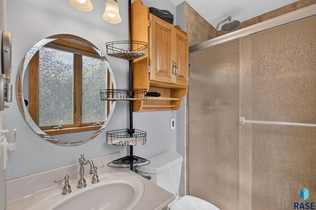 708 E Alder Ln Lane, Sioux Falls, SD 57105