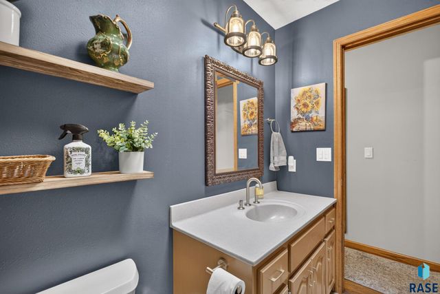 708 E Alder Ln Lane, Sioux Falls, SD 57105