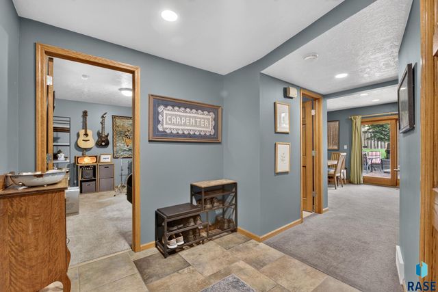 708 E Alder Ln Lane, Sioux Falls, SD 57105