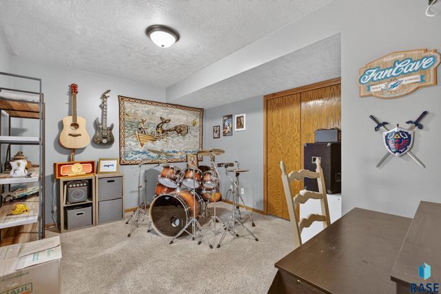 708 E Alder Ln Lane, Sioux Falls, SD 57105
