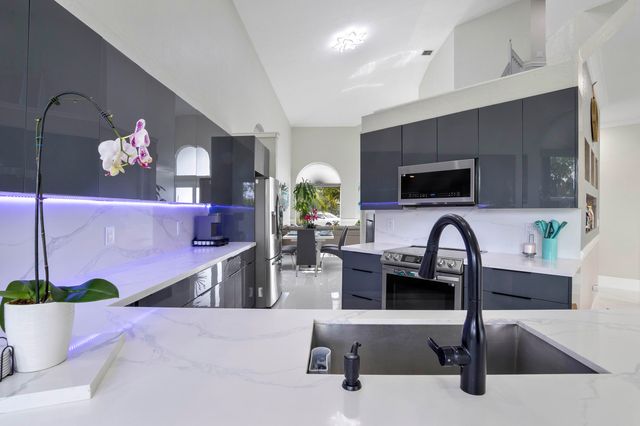 11601 NW 13th Manor, Coral Springs, FL 33071