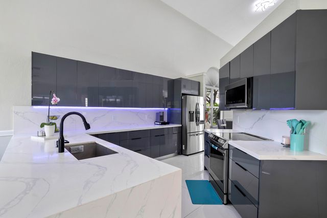 11601 NW 13th Manor, Coral Springs, FL 33071