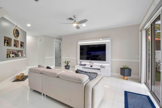 11601 NW 13th Manor, Coral Springs, FL 33071