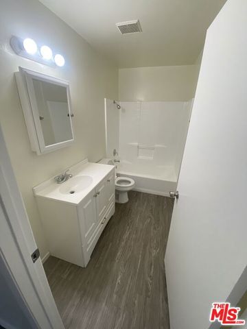 7756 Laurel Canyon Boulevard 13, Los Angeles, CA 91605