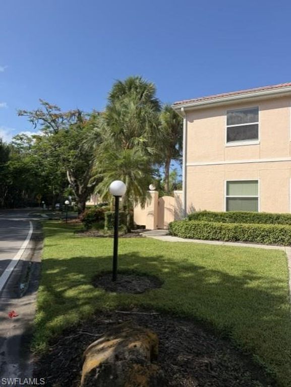 628 Woodshire LN G12, NAPLES, FL 34105 — exterior
