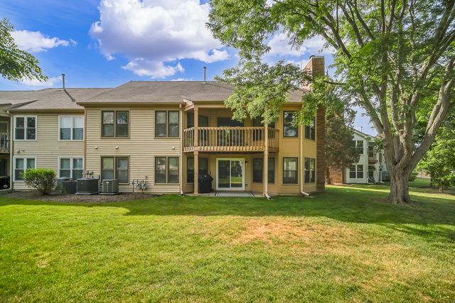 13 Willow Parkway, Buffalo Grove, IL 60089