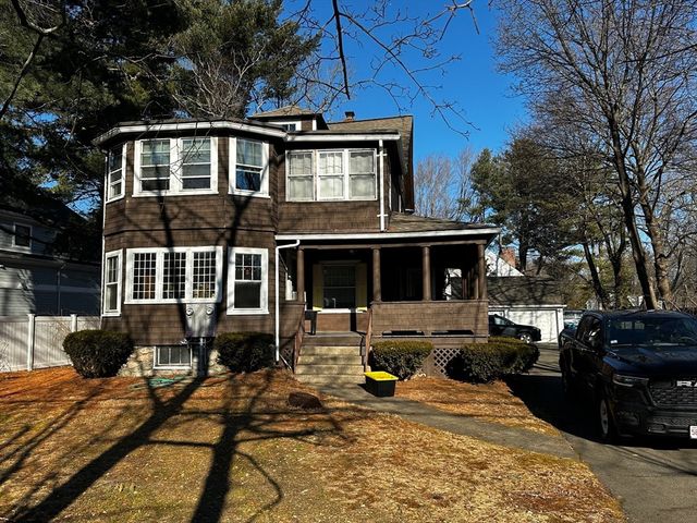 31 Lantern Lane, Wellesley, MA 02481