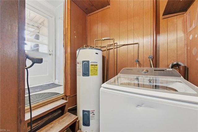 9 Gay DR, Newport News, VA 23606