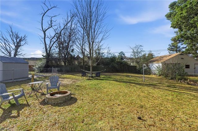 9 Gay DR, Newport News, VA 23606