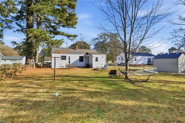 9 Gay DR, Newport News, VA 23606