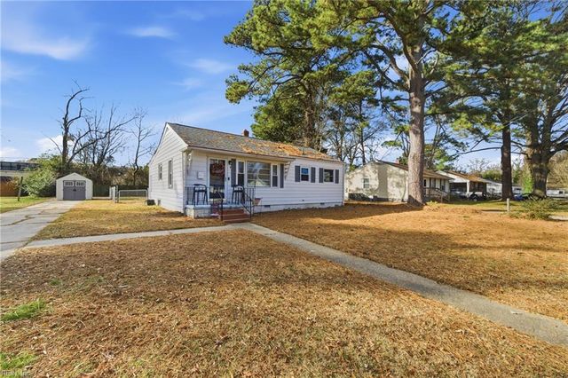 9 Gay DR, Newport News, VA 23606