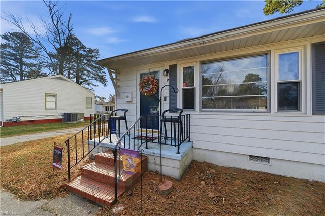 9 Gay DR, Newport News, VA 23606