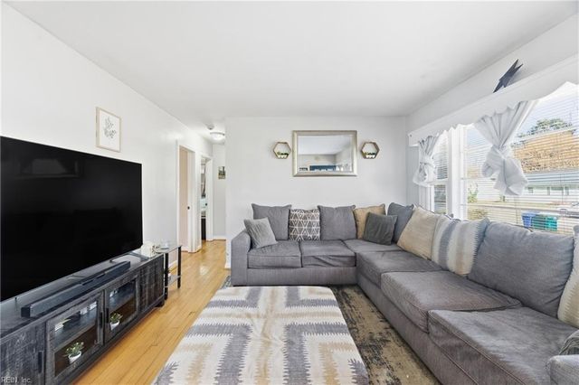 9 Gay DR, Newport News, VA 23606