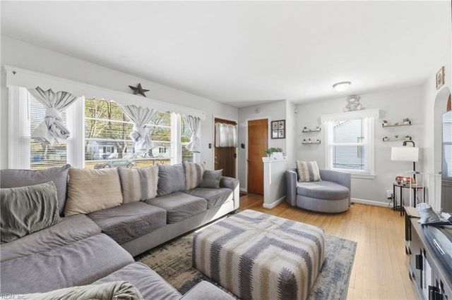 9 Gay DR, Newport News, VA 23606