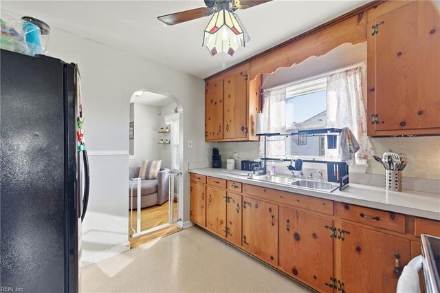 9 Gay DR, Newport News, VA 23606