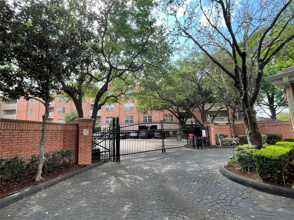 2111 Welch Street B101, Houston, TX 77019