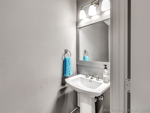 29 Boardwalk Street D, Carlton Landing, OK 74432