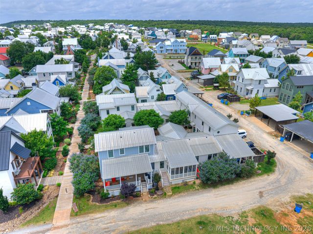 29 Boardwalk Street D, Carlton Landing, OK 74432