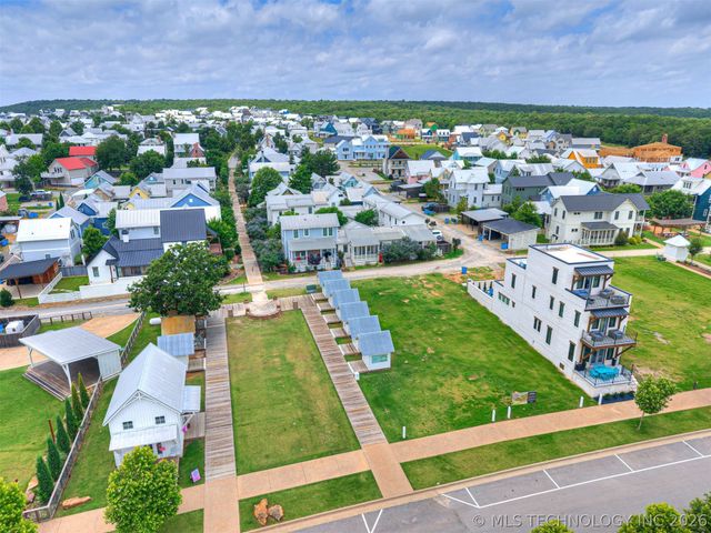 29 Boardwalk Street D, Carlton Landing, OK 74432