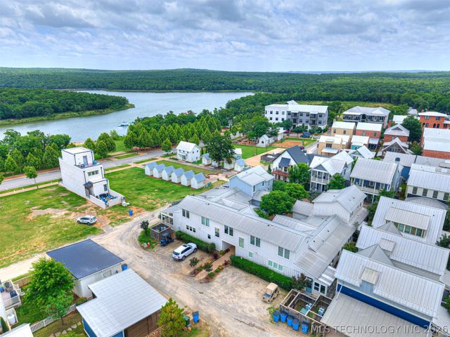 29 Boardwalk Street D, Carlton Landing, OK 74432