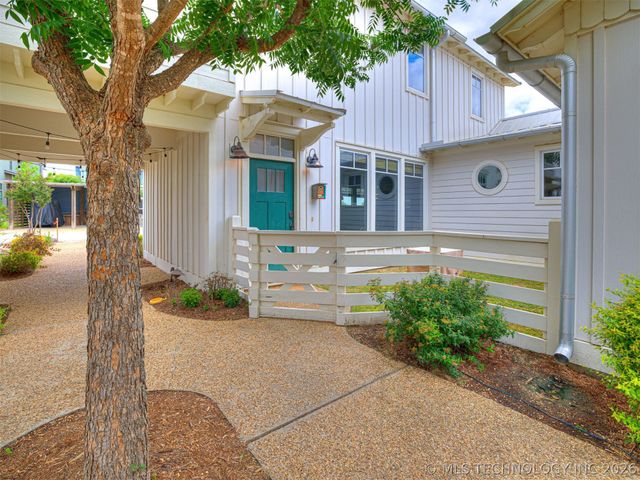 29 Boardwalk Street D, Carlton Landing, OK 74432