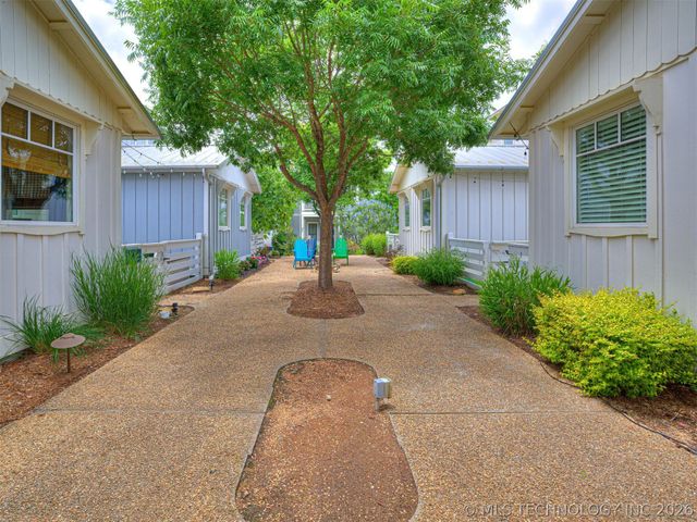 29 Boardwalk Street D, Carlton Landing, OK 74432
