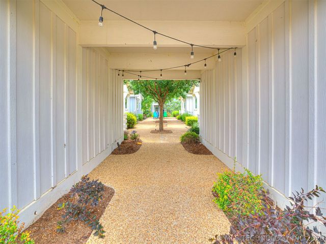 29 Boardwalk Street D, Carlton Landing, OK 74432