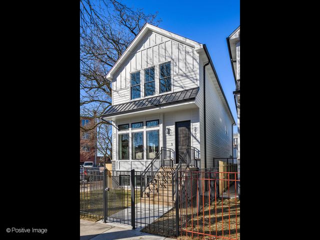 2902 N Seeley Avenue, Chicago, IL 60618