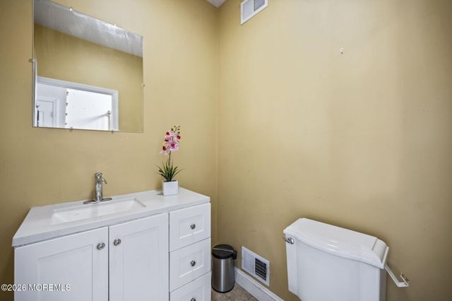 528 Vanderbilt Avenue, Bayville, NJ 08721
