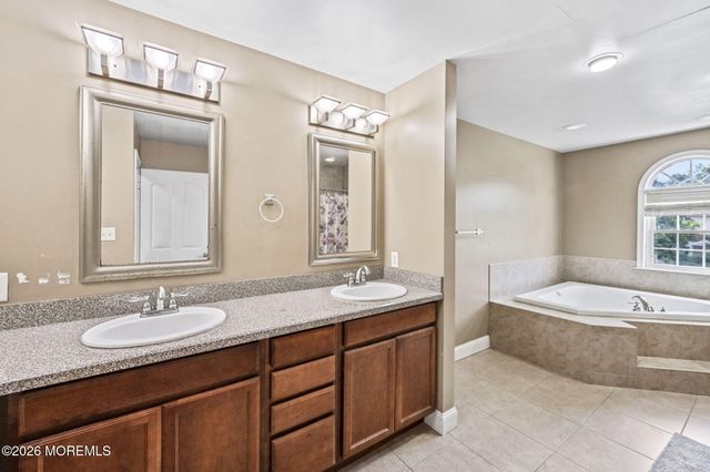 528 Vanderbilt Avenue, Bayville, NJ 08721