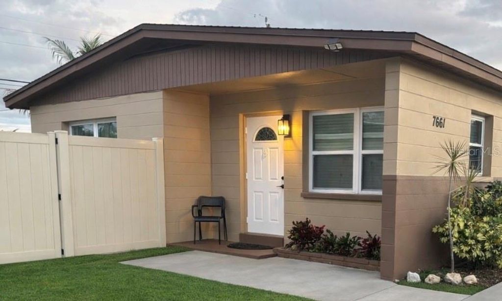 7661 18TH WAY N 1, St Petersburg, FL 33702