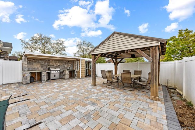 44 Bruce Lane, Westbury, NY 11590