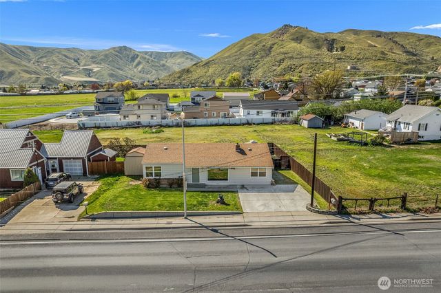 565 Crawford Avenue, Wenatchee, WA 98801