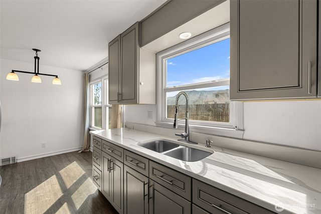 565 Crawford Avenue, Wenatchee, WA 98801