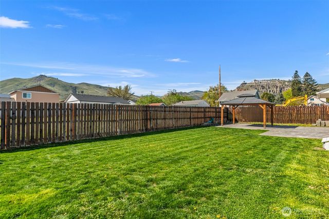 565 Crawford Avenue, Wenatchee, WA 98801