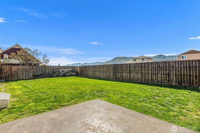 565 Crawford Avenue, Wenatchee, WA 98801