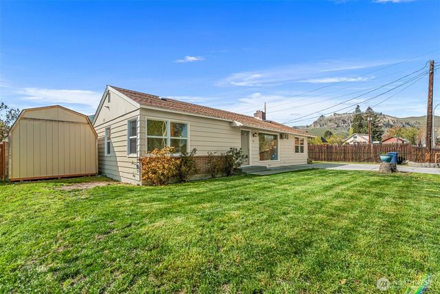 565 Crawford Avenue, Wenatchee, WA 98801