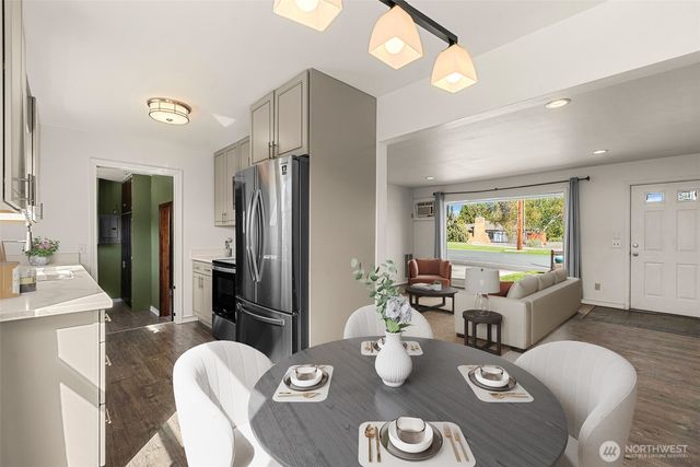 565 Crawford Avenue, Wenatchee, WA 98801