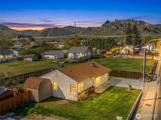 565 Crawford Avenue, Wenatchee, WA 98801