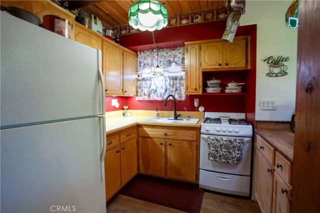 767 W Victoria Court, Lake Arrowhead, CA 92352