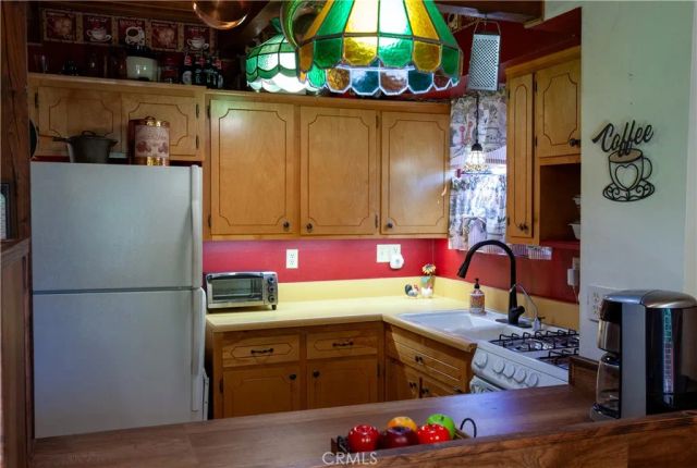 767 W Victoria Court, Lake Arrowhead, CA 92352