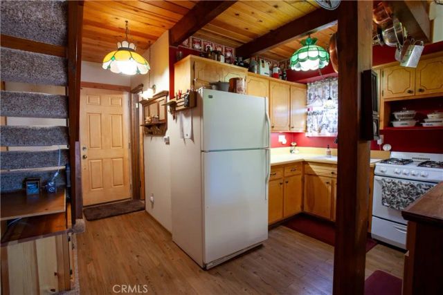767 W Victoria Court, Lake Arrowhead, CA 92352