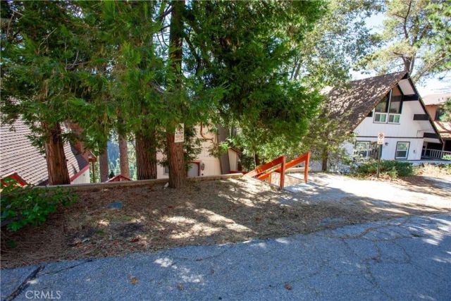 767 W Victoria Court, Lake Arrowhead, CA 92352