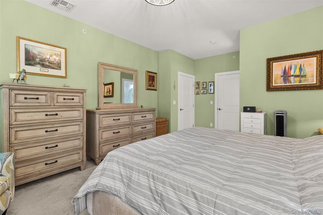 32 Michael Lane, East Islip, NY 11730